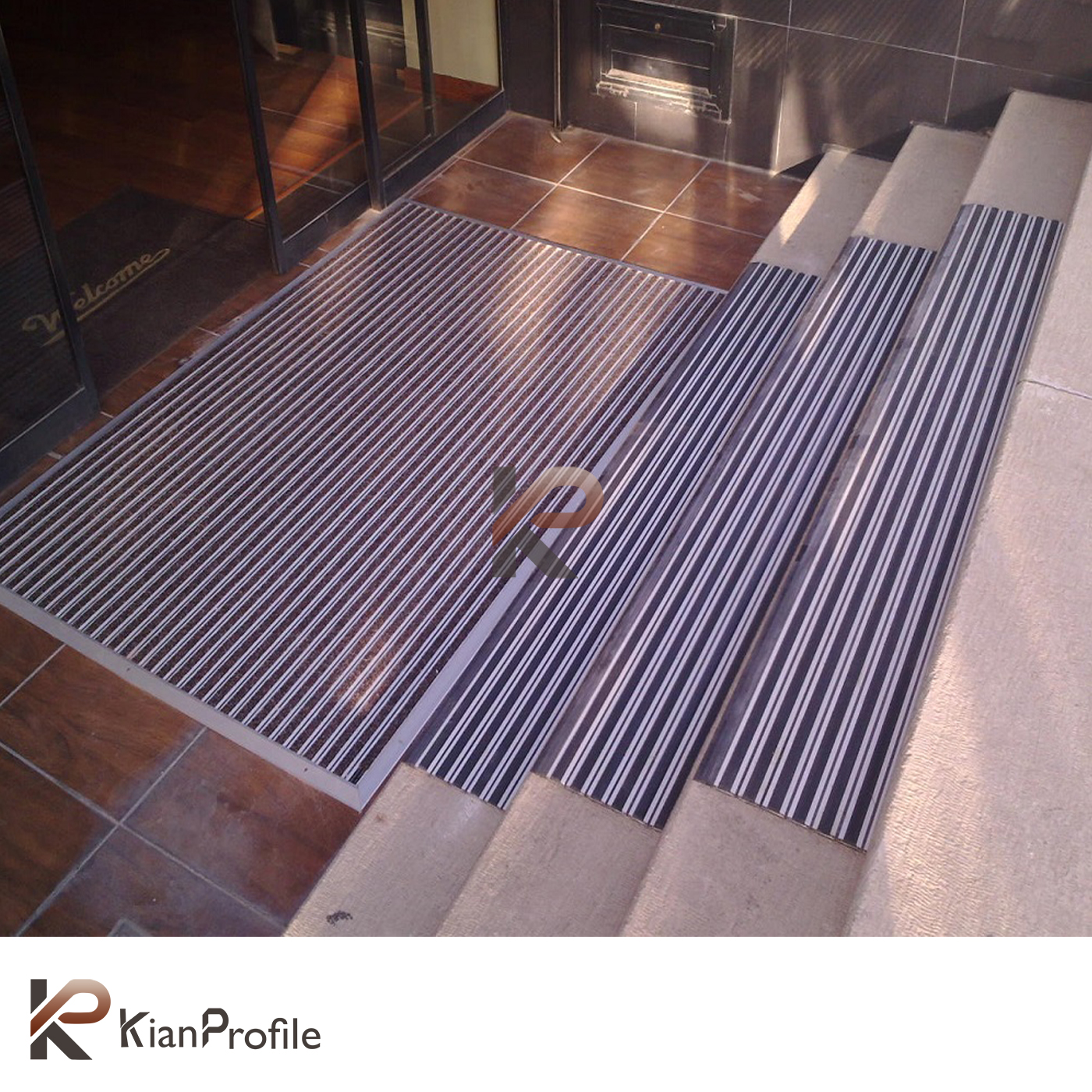 پادری آلومینیومی یک سانتی کد D100 با رویه موکت