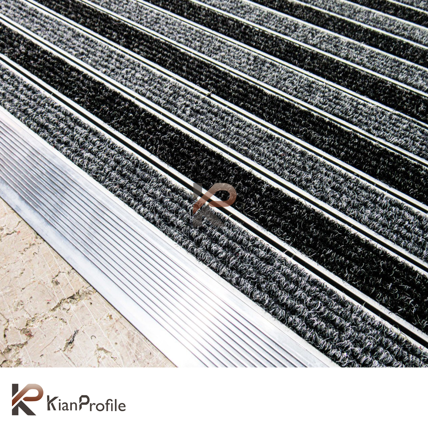 پادری آلومینیومی 1/8 سانتی کد D140 با رویه موکت