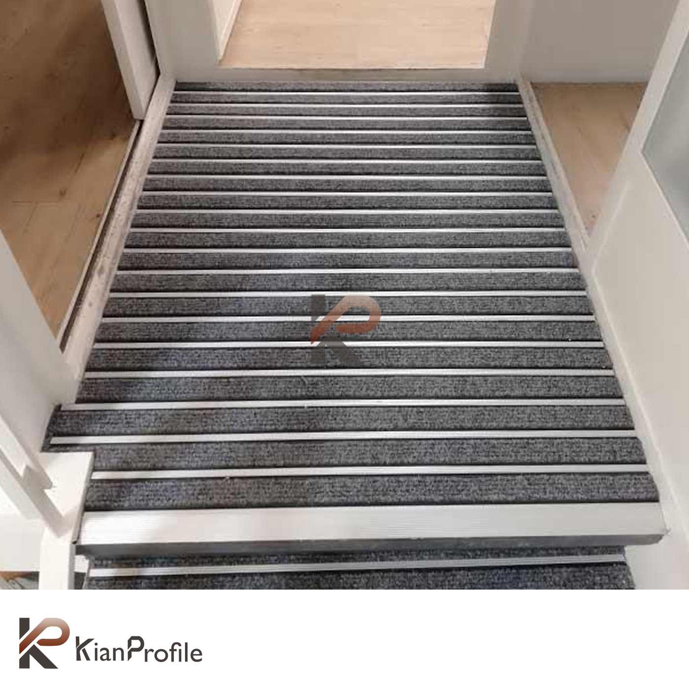 پادری آلومینیومی یک سانتی کد D250 با رویه موکت