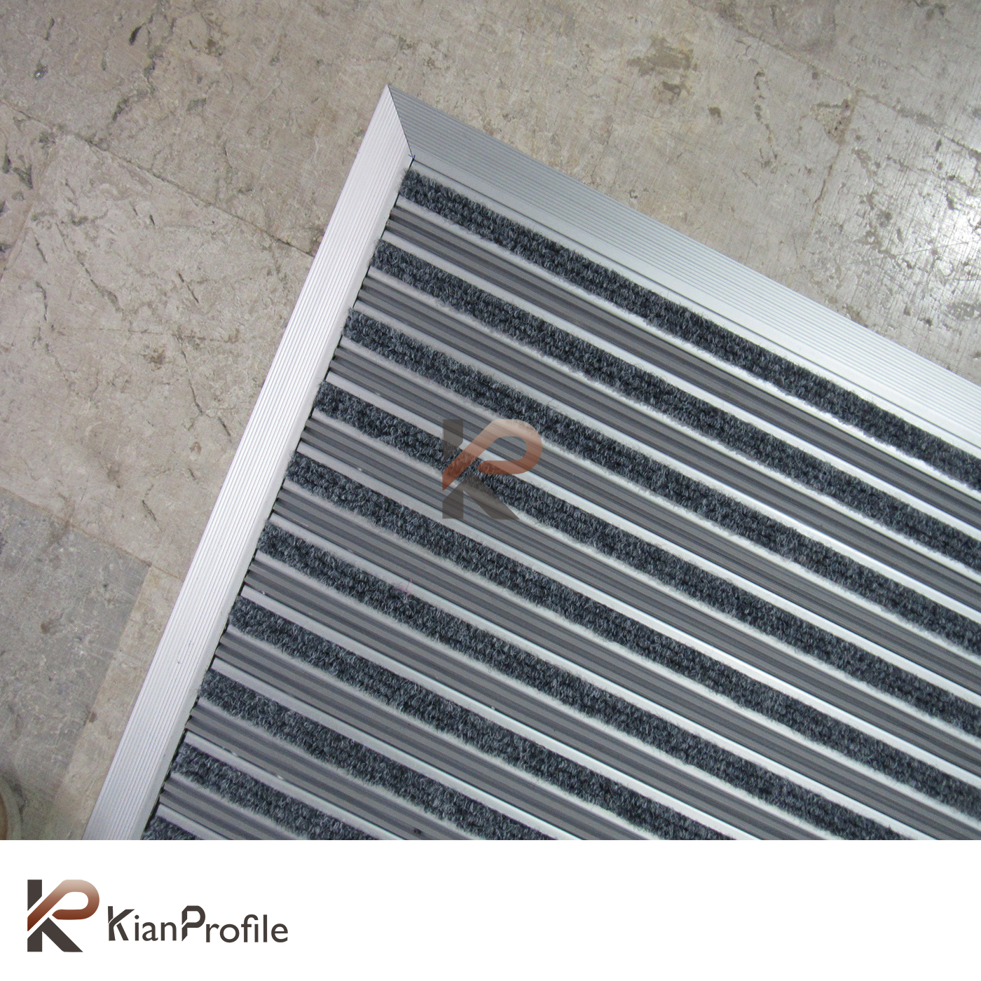 پادری آلومینیومی یک سانتی کد D150 با رویه PVC و موکت