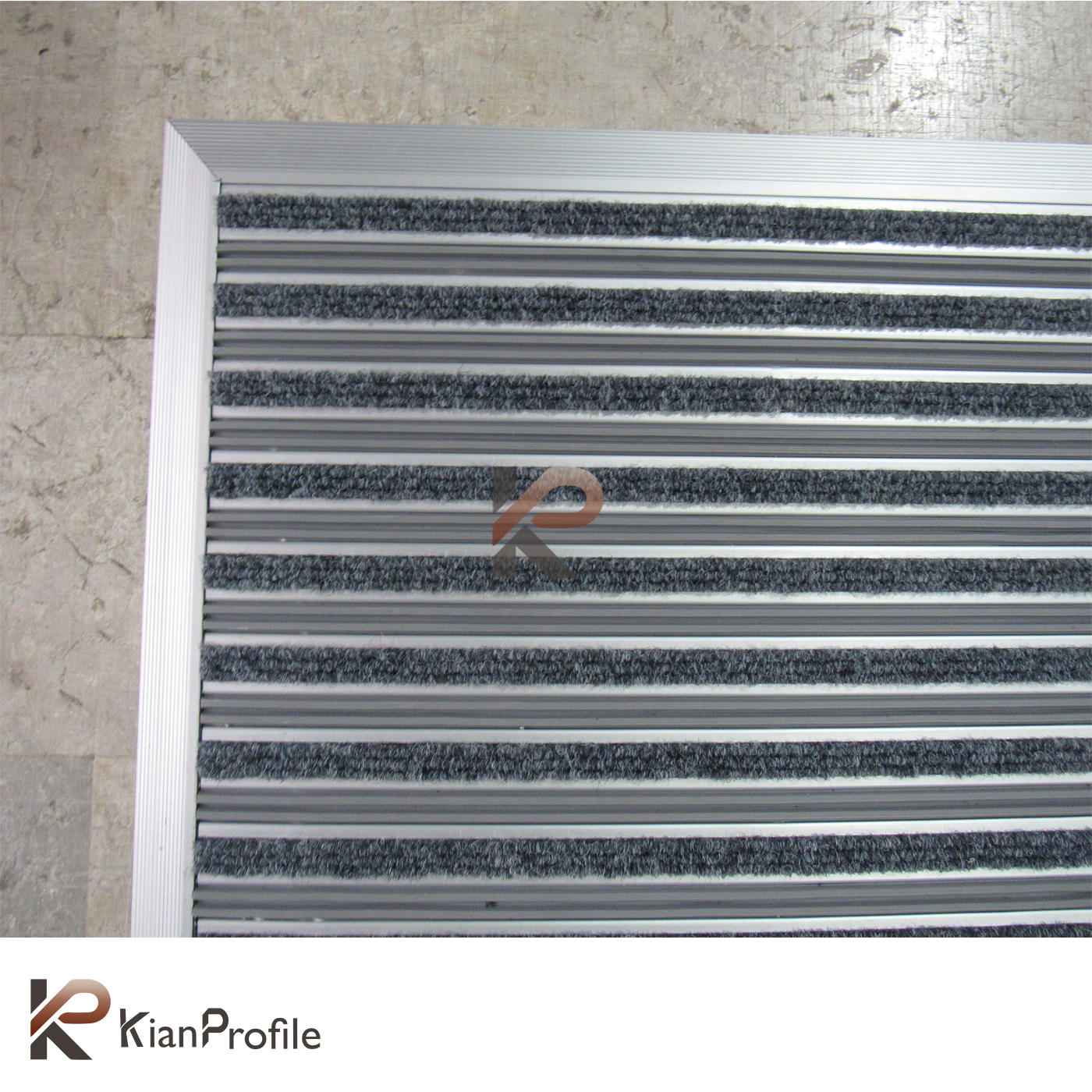 پادری آلومینیومی یک سانتی کد D150 با رویه PVC و موکت