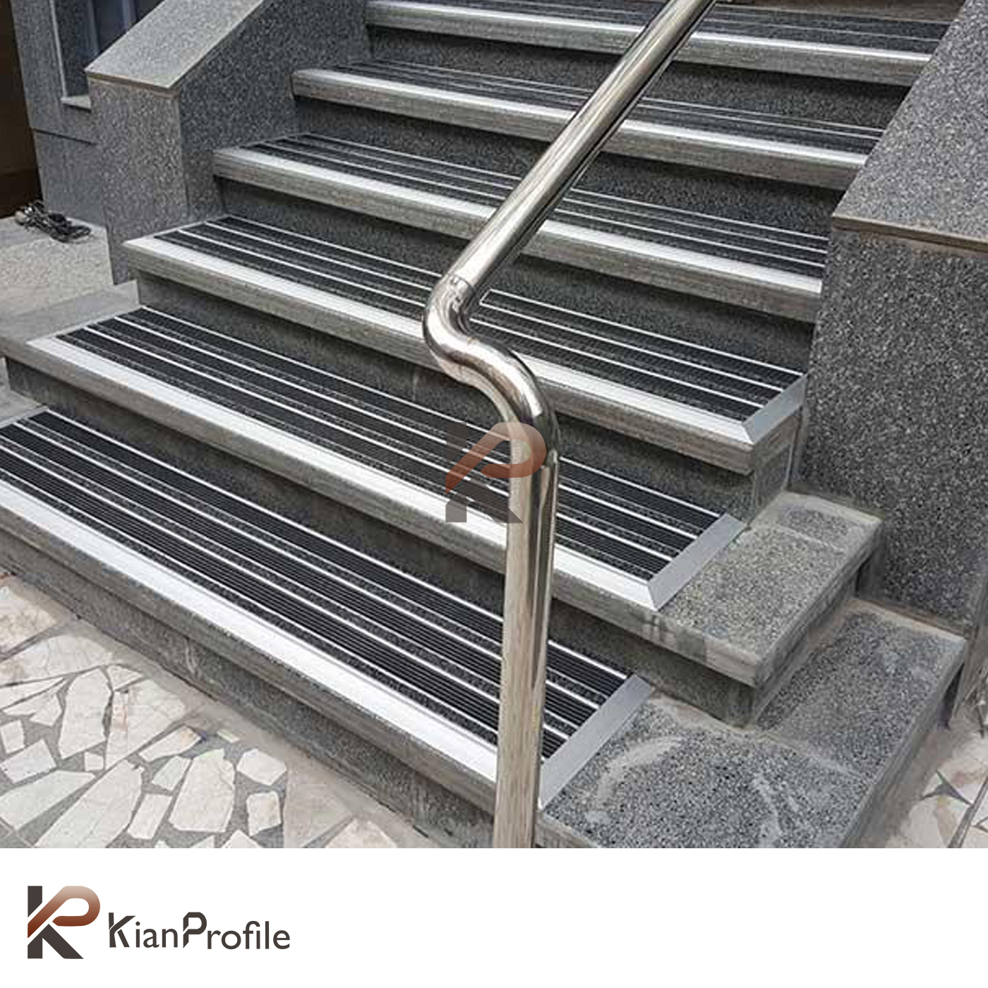 پادری آلومینیومی یک سانتی کد D450 با رویه PVC و موکت