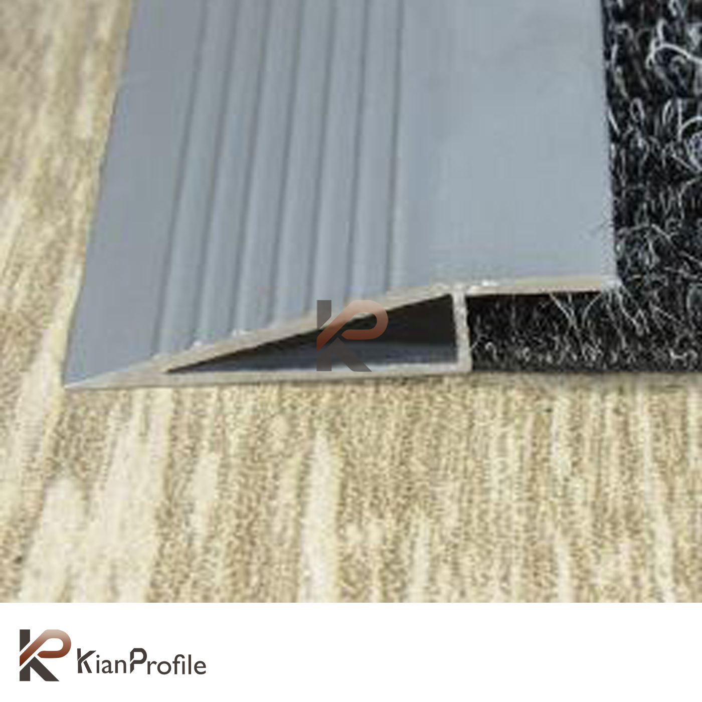 پروفیل آلومینیومی شیبدار مثلثی ارتفاع 16 میل کد A4 نقره ای