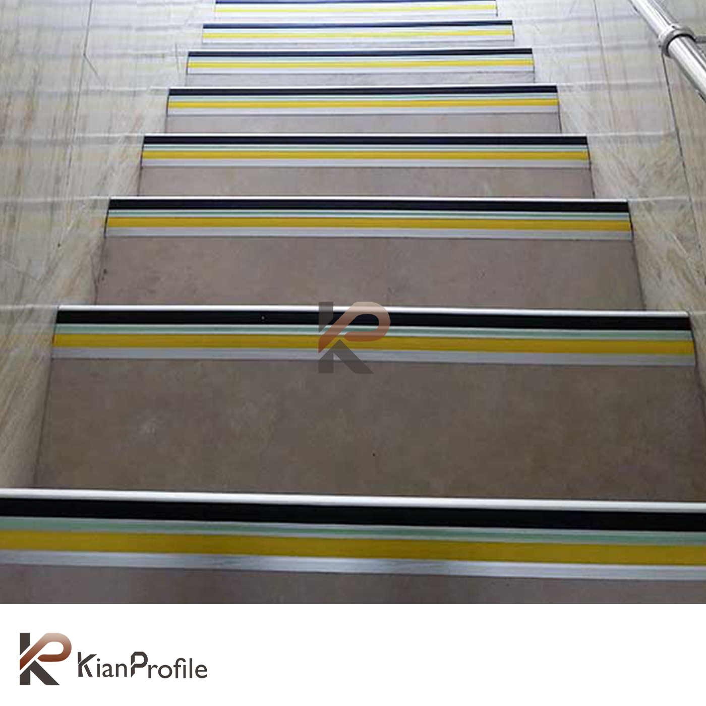 ترمز پله آلومینیومی دو کانال نبشی با رویه PVC کد T2