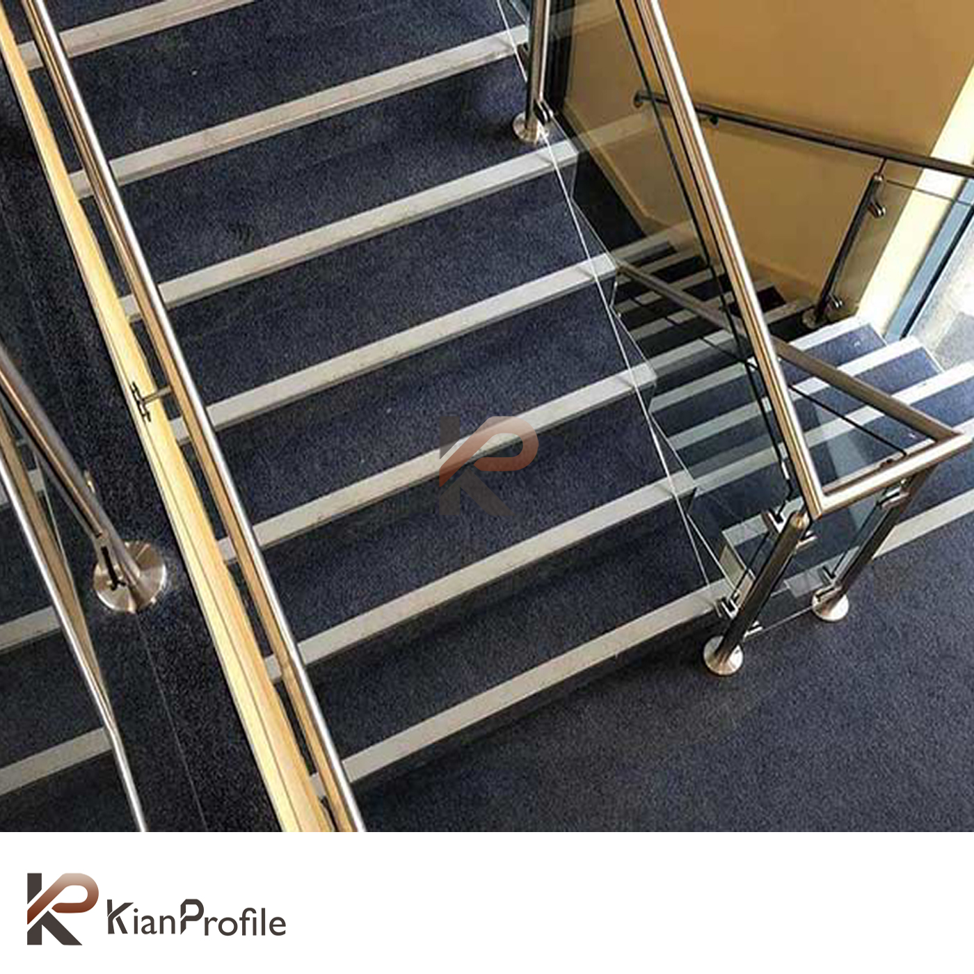 ترمز پله آلومینیومی ساده نبشی شب تاب دار کد T3