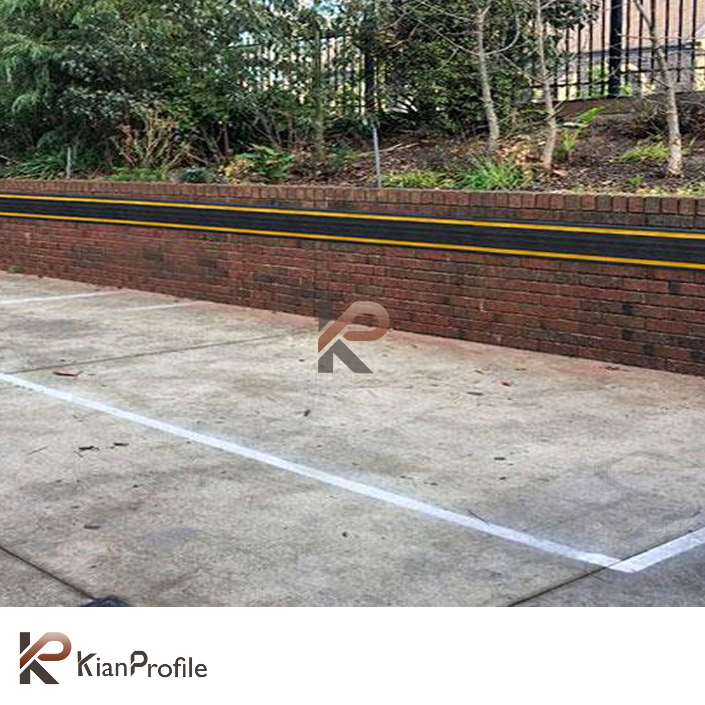 محافظ دیوار لاستیکی 15 سانتی کد G4