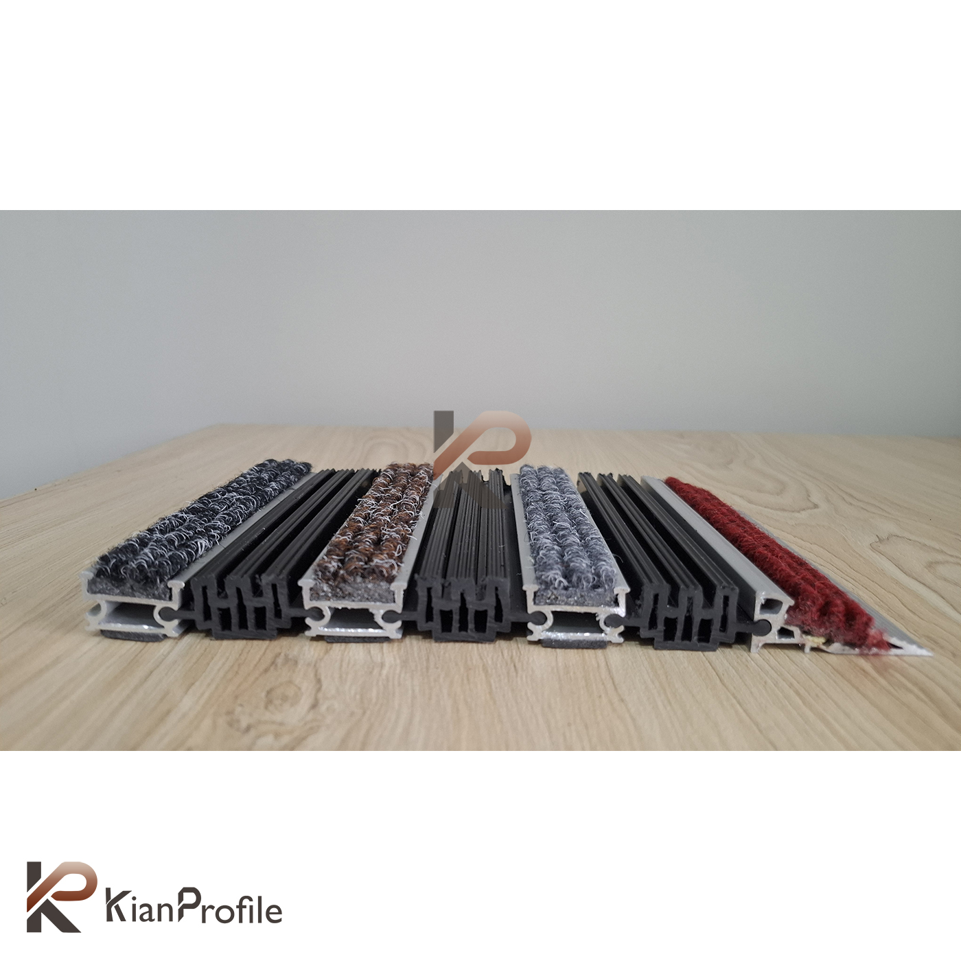 پادری آلومینیومی دو سانتی کد D350 با رویه PVC و موکت